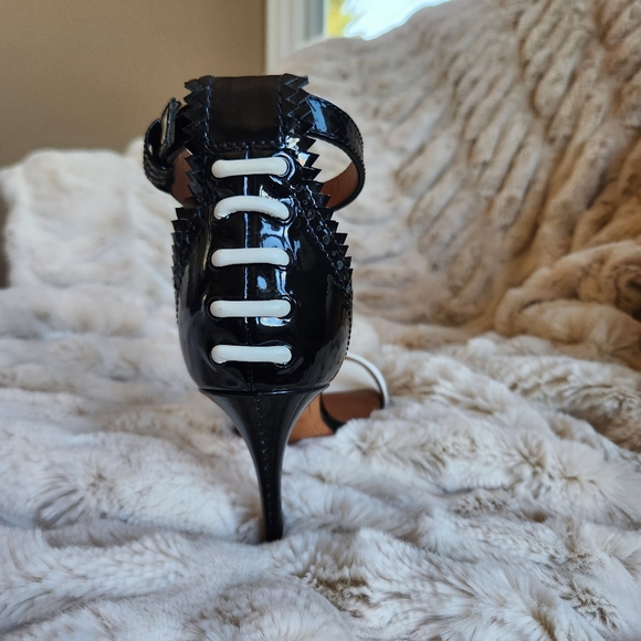 Givenchy Patent Leather Heeled Sandal - Picture 2 of 5